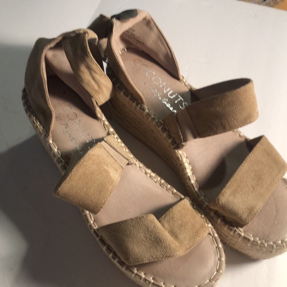 Woman’s tan coconuts espadrilles wedge sandals - Picture 4 of 16